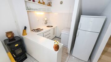 Frigorifero, piano cottura, lavastoviglie, macchina per tè/caffè