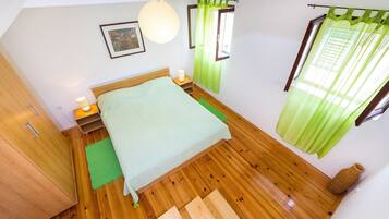 3 makuuhuonetta, silitysrauta/-lauta, Wi-Fi, vuodevaatteet