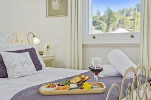 1 habitación, tabla de planchar con plancha, wifi gratis y ropa de cama