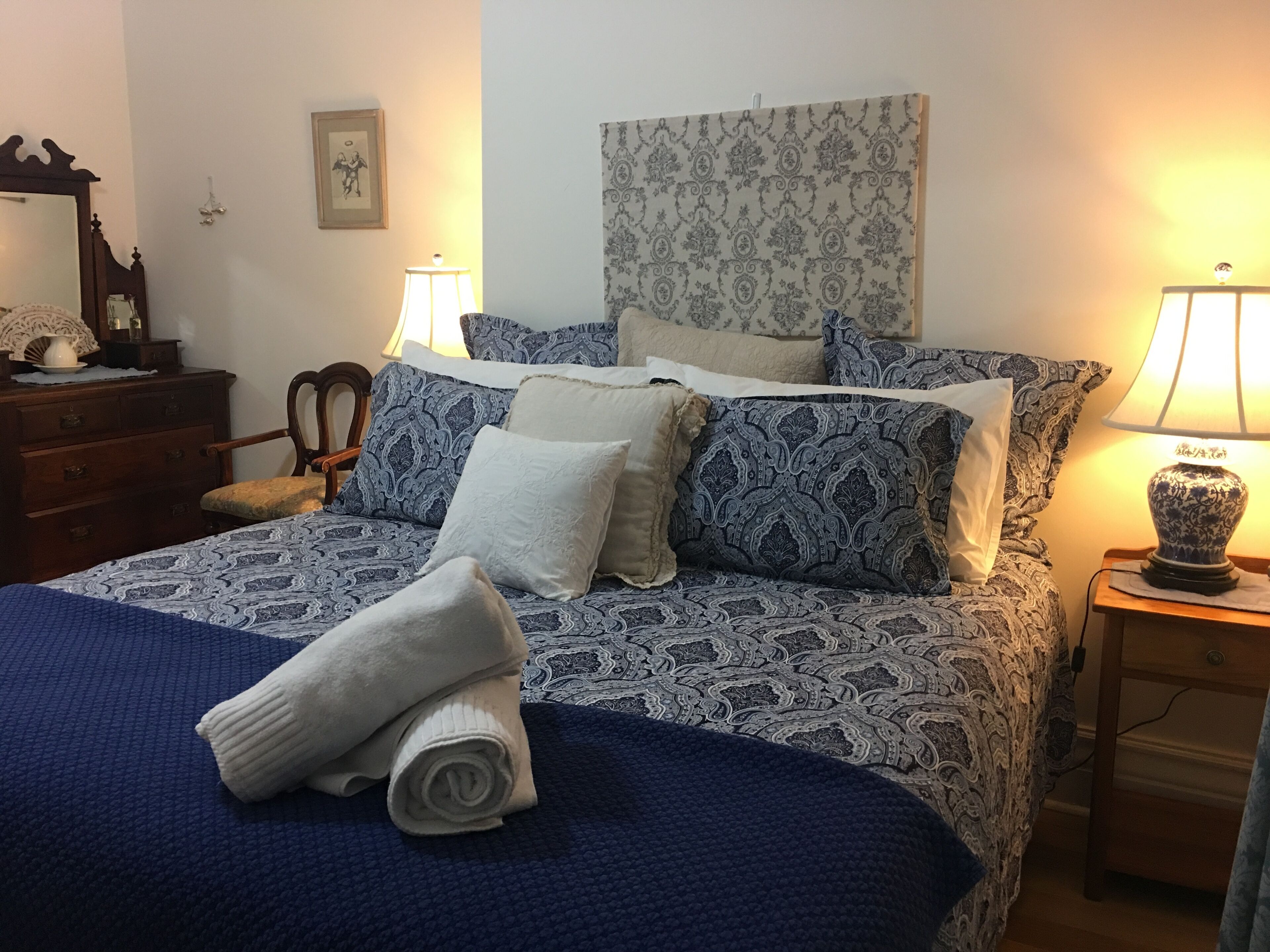 1 habitación, tabla de planchar con plancha, wifi gratis y ropa de cama 