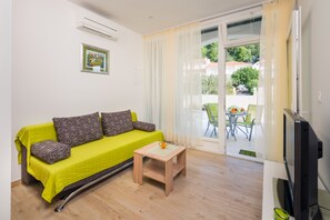 Smart TV - Villa Kogo apartment 8 with a swimming pool, city center Hvar (Hvar)