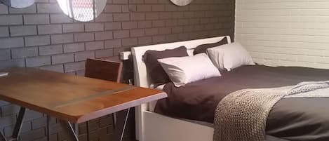 1 bedroom, iron/ironing board, bed sheets, wheelchair access