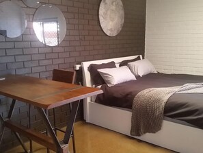 1 bedroom, iron/ironing board, bed sheets, wheelchair access - Apartment 37 on Lemon (Mildura)