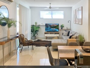 Smart TV - Darwin City Chic - Kube Apartments (Darwin)