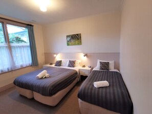 2 Schlafzimmer, Bügeleisen/Bügelbrett, Bettwäsche