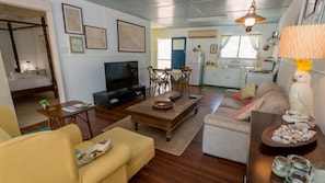 TV - Kismet Cottage Horseshoe Bay (HORSESHOE BAY)