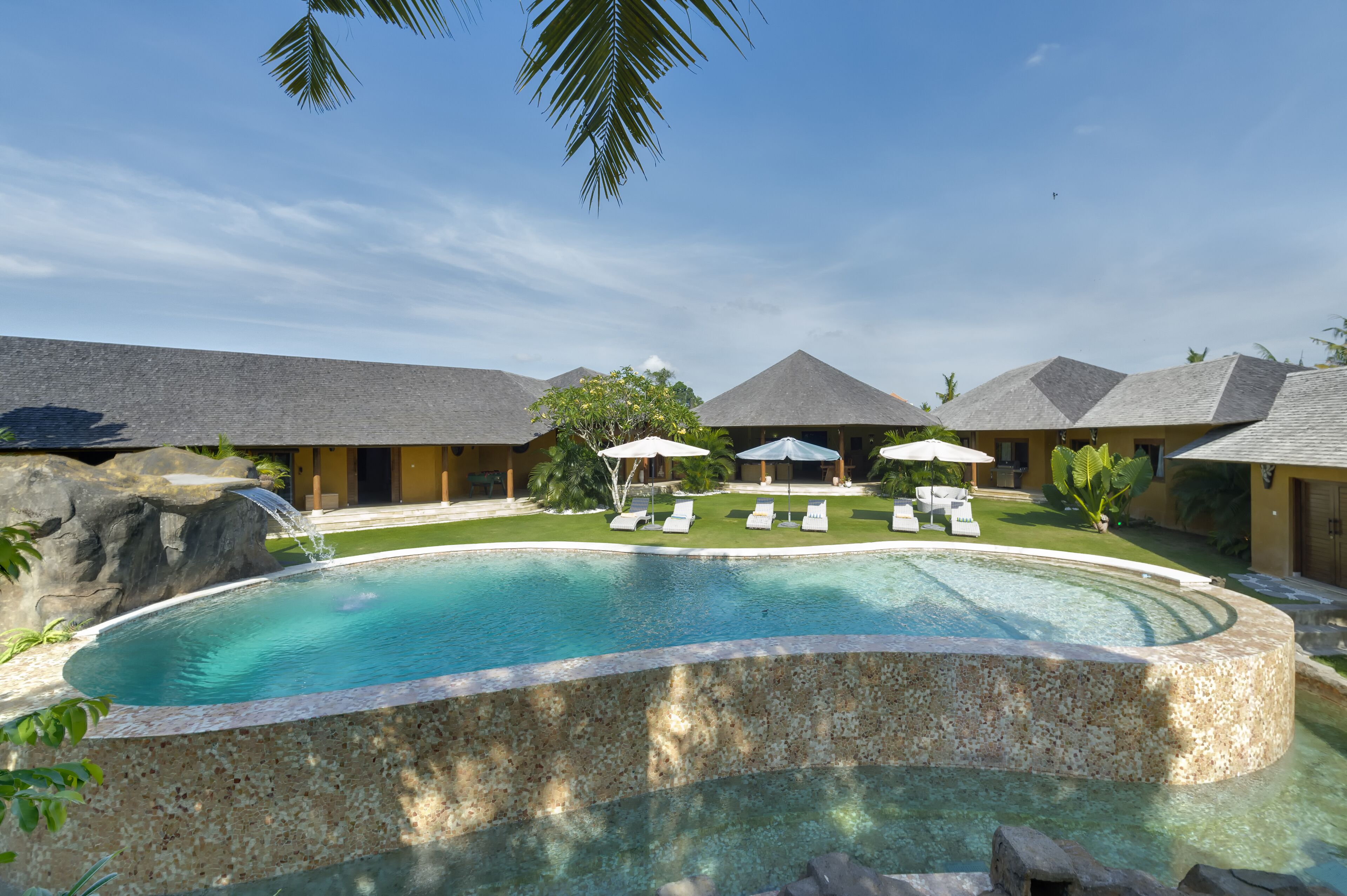 Luxury 6BR Villa With 18meters Pool! Billiard, Home Cinema Etc.