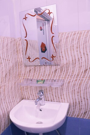 Toallas, jabón, champú y papel higiénico