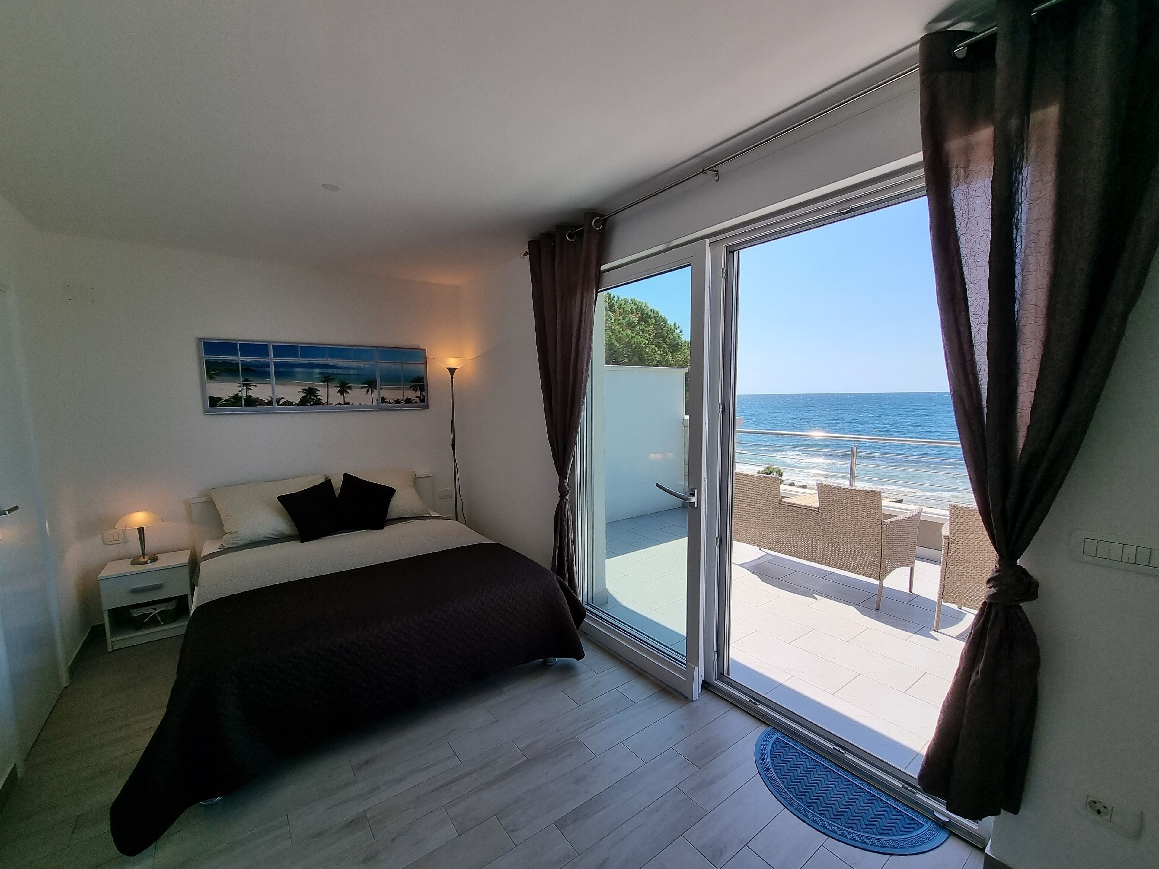 3 bedrooms, in-room safe, iron/ironing board, WiFi