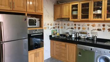 Vila | Dapur pribadi | Lemari es besar, microwave, oven, dan ketel listrik