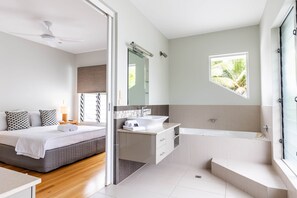 3 soverom, strykejern/-brett, wi-fi og sengetøy