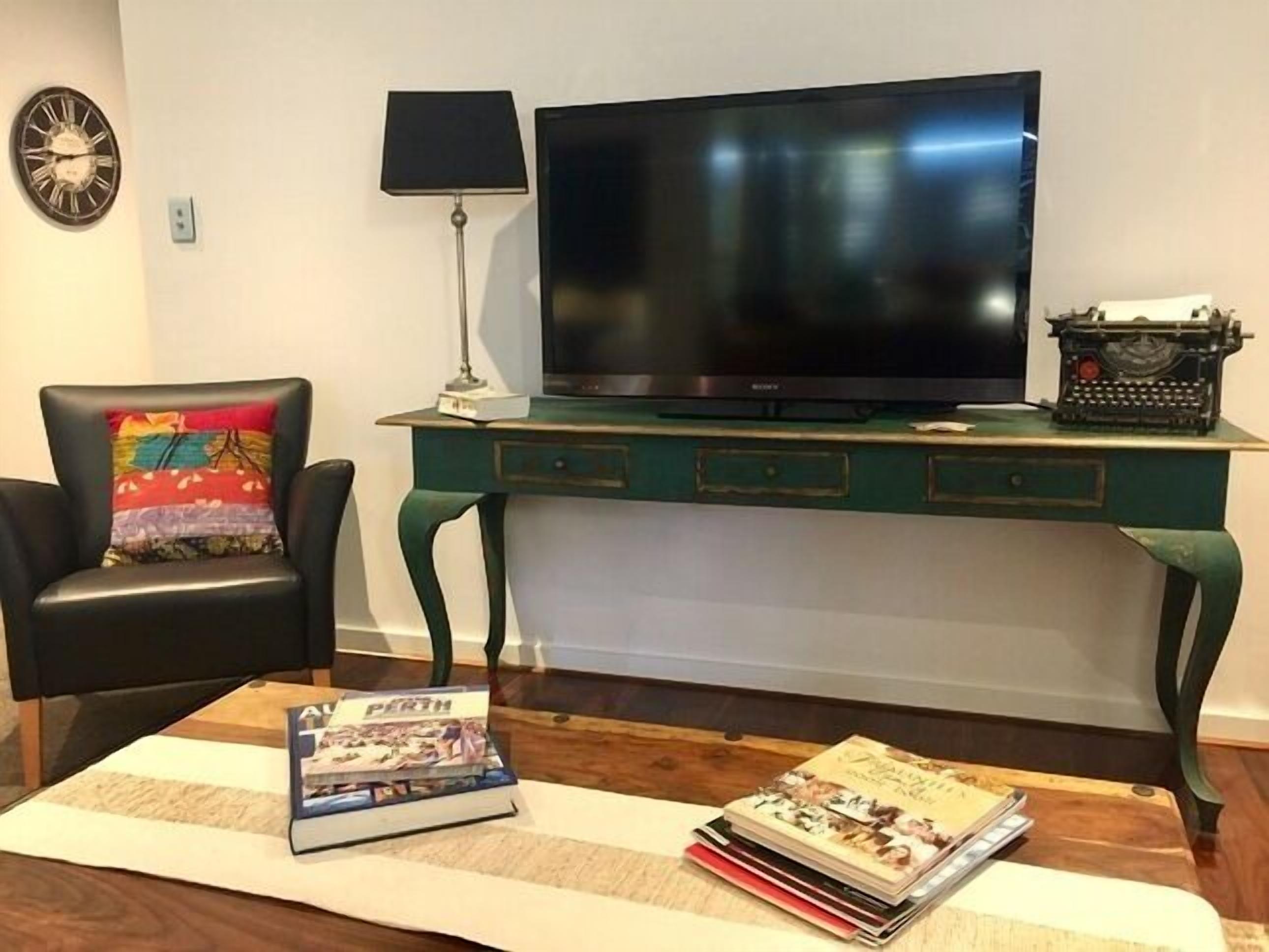 Luxe 2 Bedroom 2 Bath — image 3