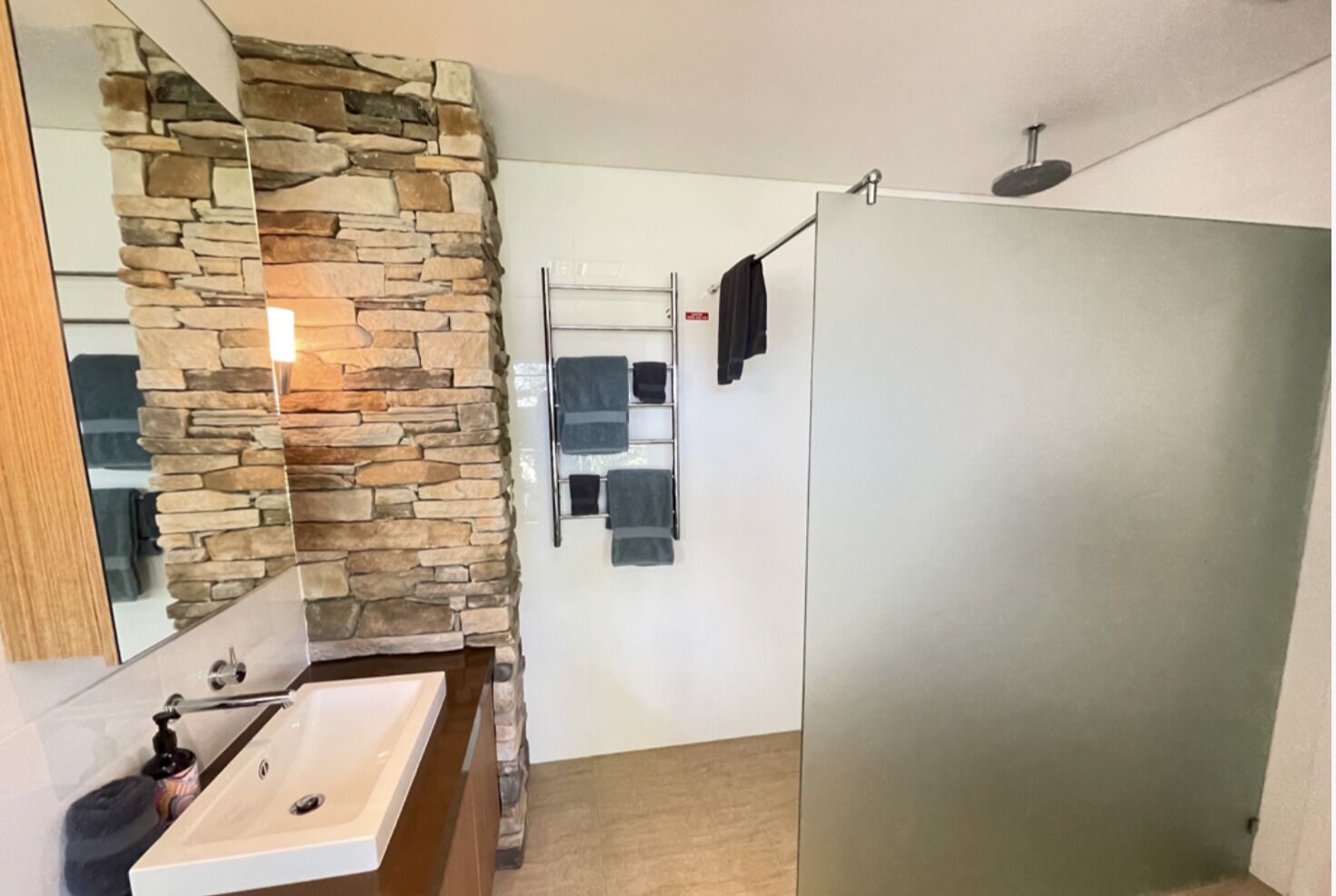 Luxe 2 Bedroom 2 Bath — image 2