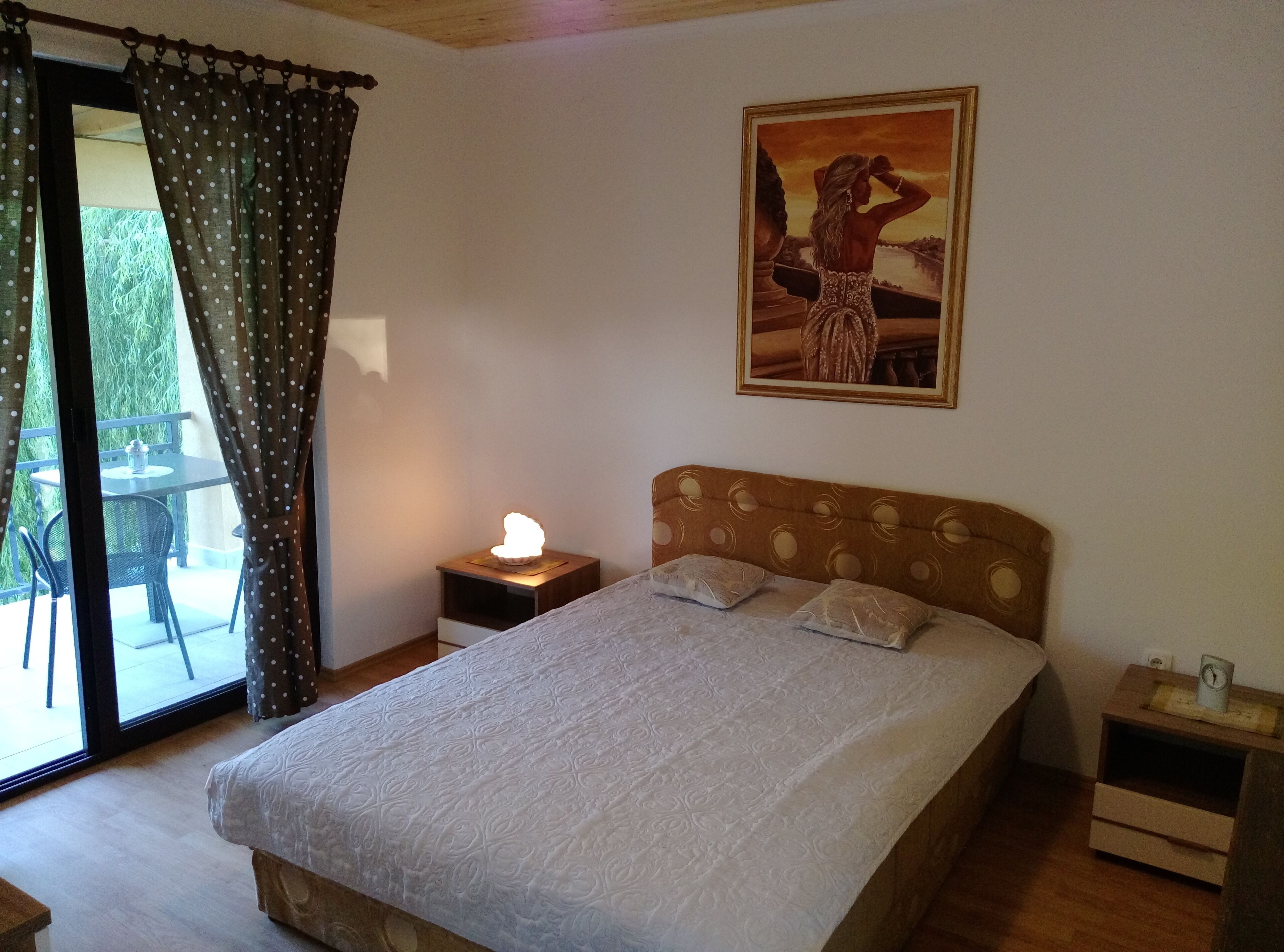 2 bedrooms, desk, soundproofing, iron/ironing board