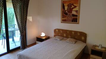2 bedrooms, desk, soundproofing, iron/ironing board