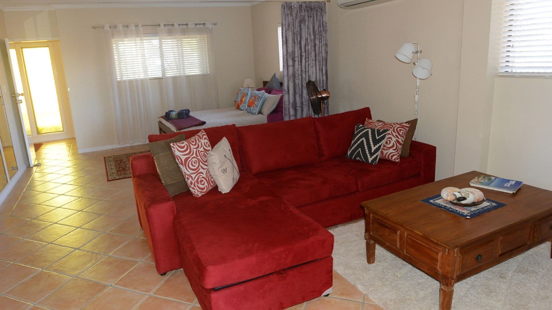 Nautilus 2BR: island life just min from beach