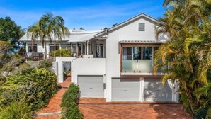 A modern two-story house with a flat roof, large windows, and a covered driveway. - Tropical Family Oasis, Sunshine Beach (Sunshine Beach)