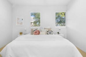 3 bedrooms, iron/ironing board, free WiFi, bed sheets - Tropical Family Oasis, Sunshine Beach (Sunshine Beach)