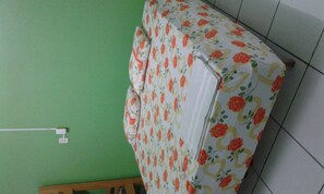 2 habitaciones y tabla de planchar con plancha 