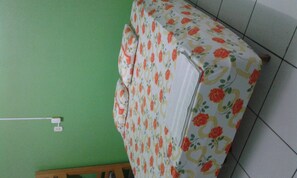 2 Schlafzimmer, Bügeleisen/Bügelbrett