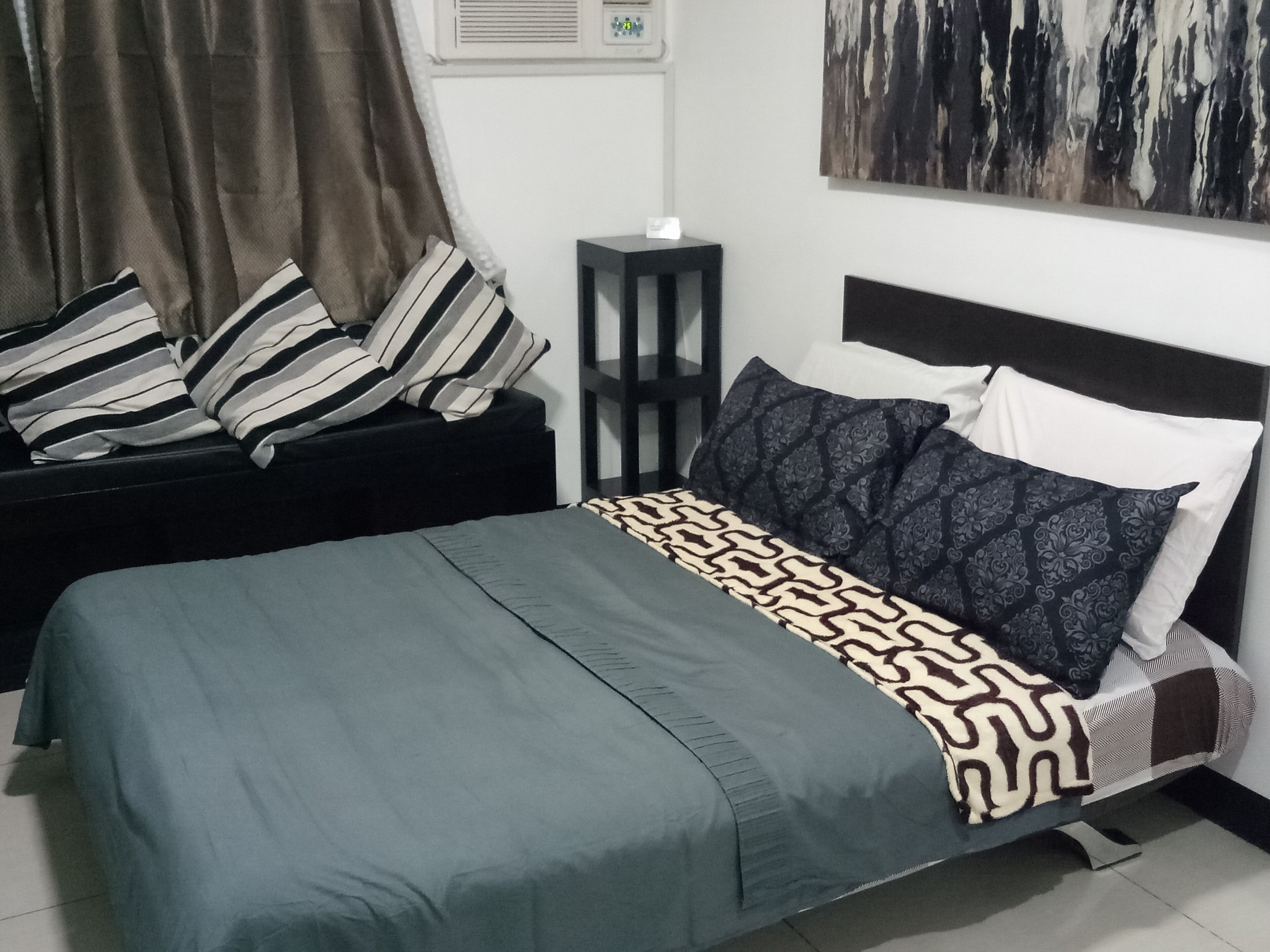 Cozy and elegant studio suites at the heart of the city