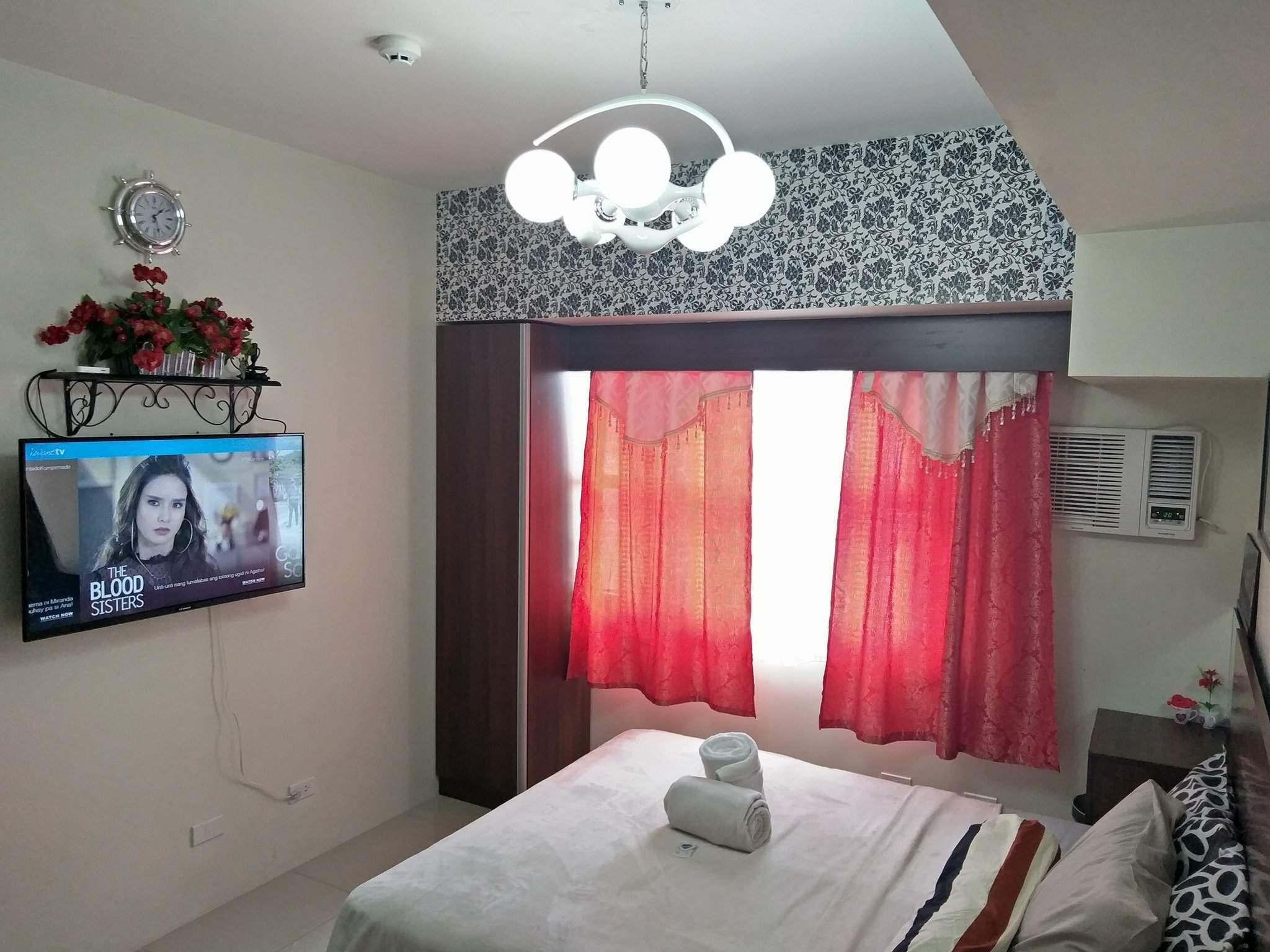 Cozy and elegant studio suites at the heart of the city