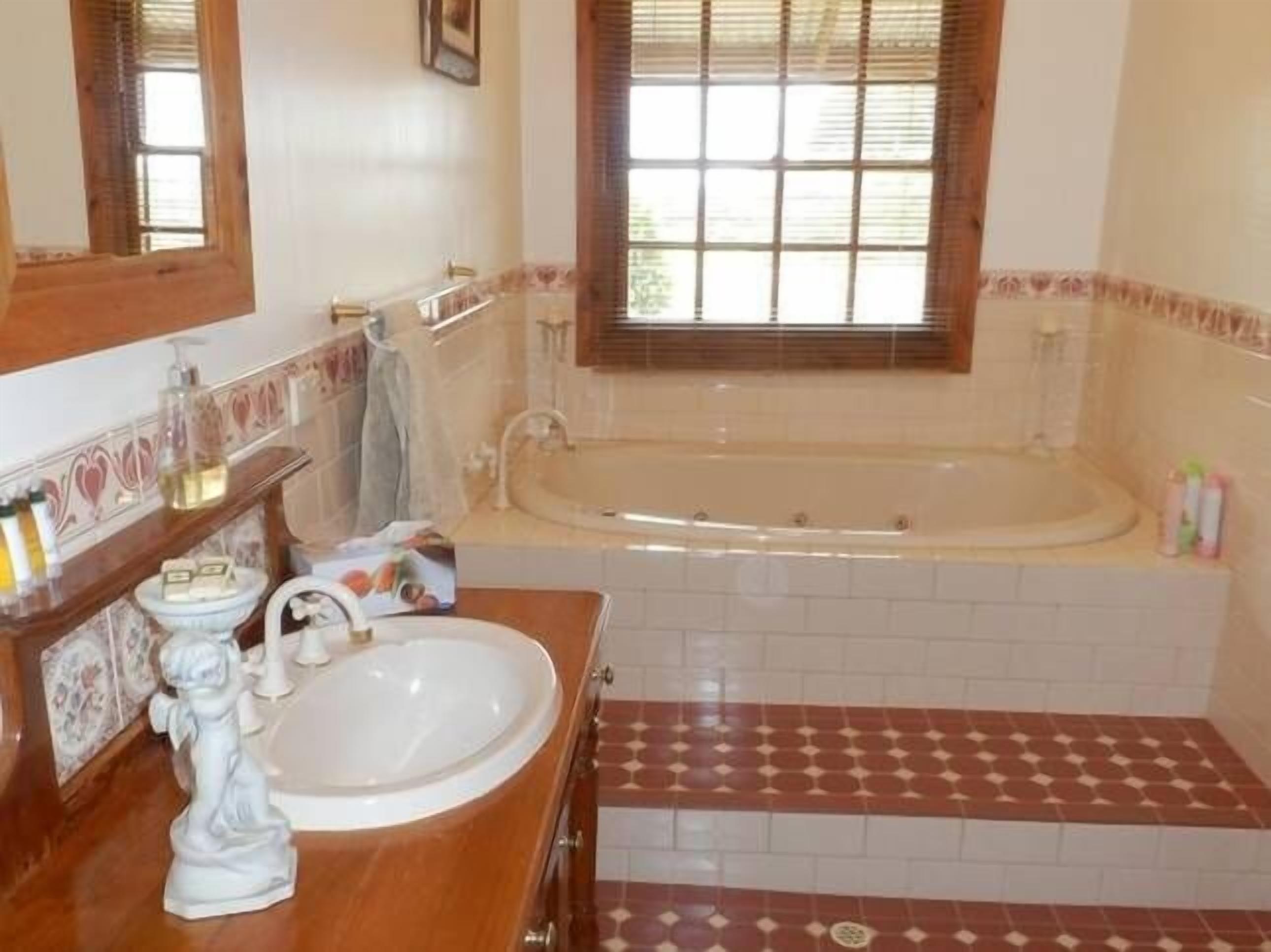 Enerby Farm Cottage - located at Cockatoo Valley — image 6