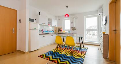 Energic Apartment w / 2 BR In der NĂ€he der Coresi Mall - 5 Gehminuten