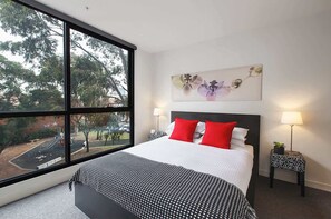 2 bedrooms, desk, iron/ironing board, WiFi