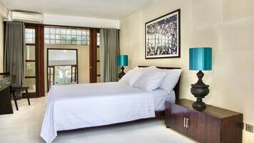 3 soveværelser, pengeskab på værelset, skrivebord, strygejern/strygebræt