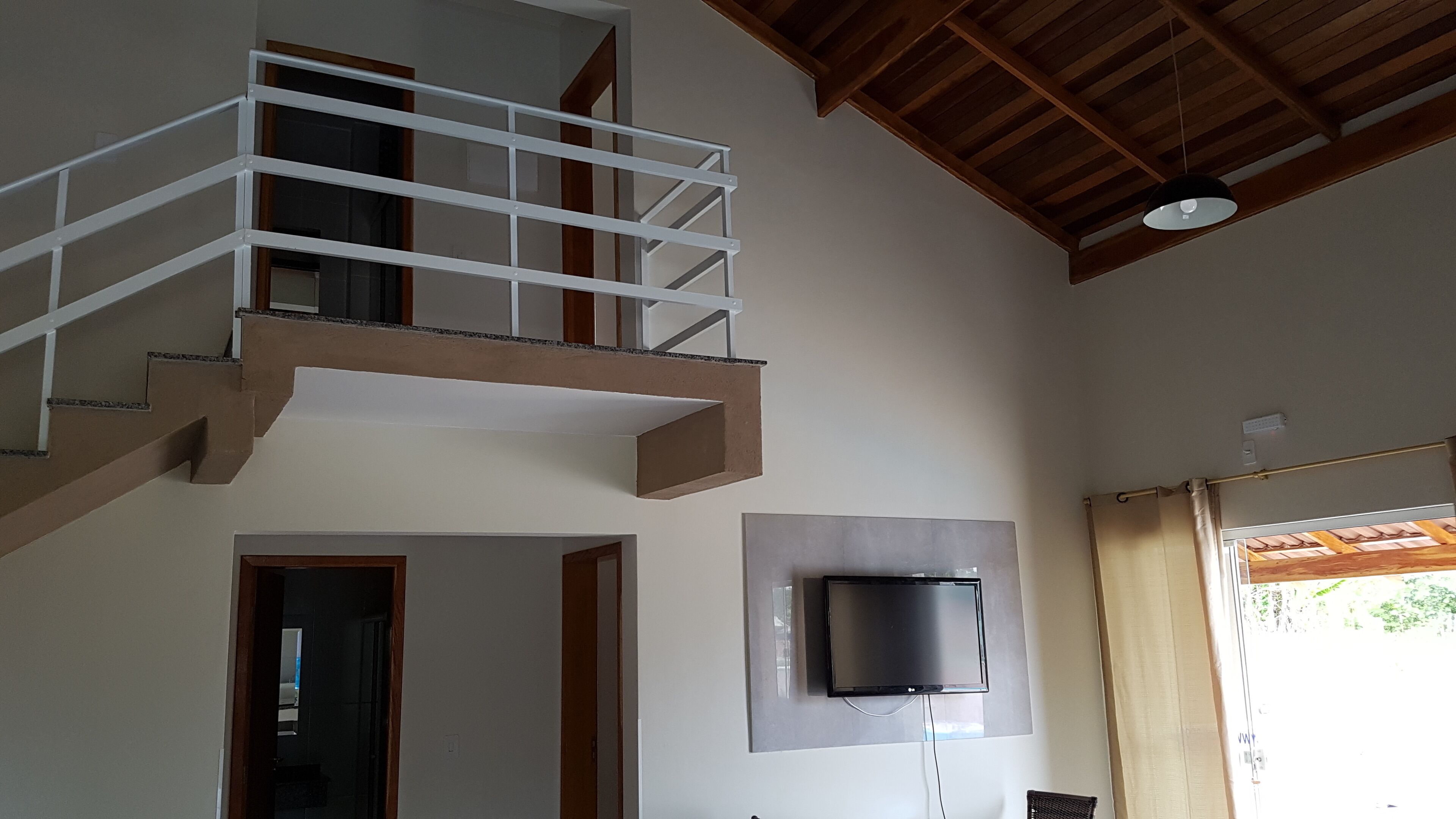 1 house with swimming pool for up to 14 people