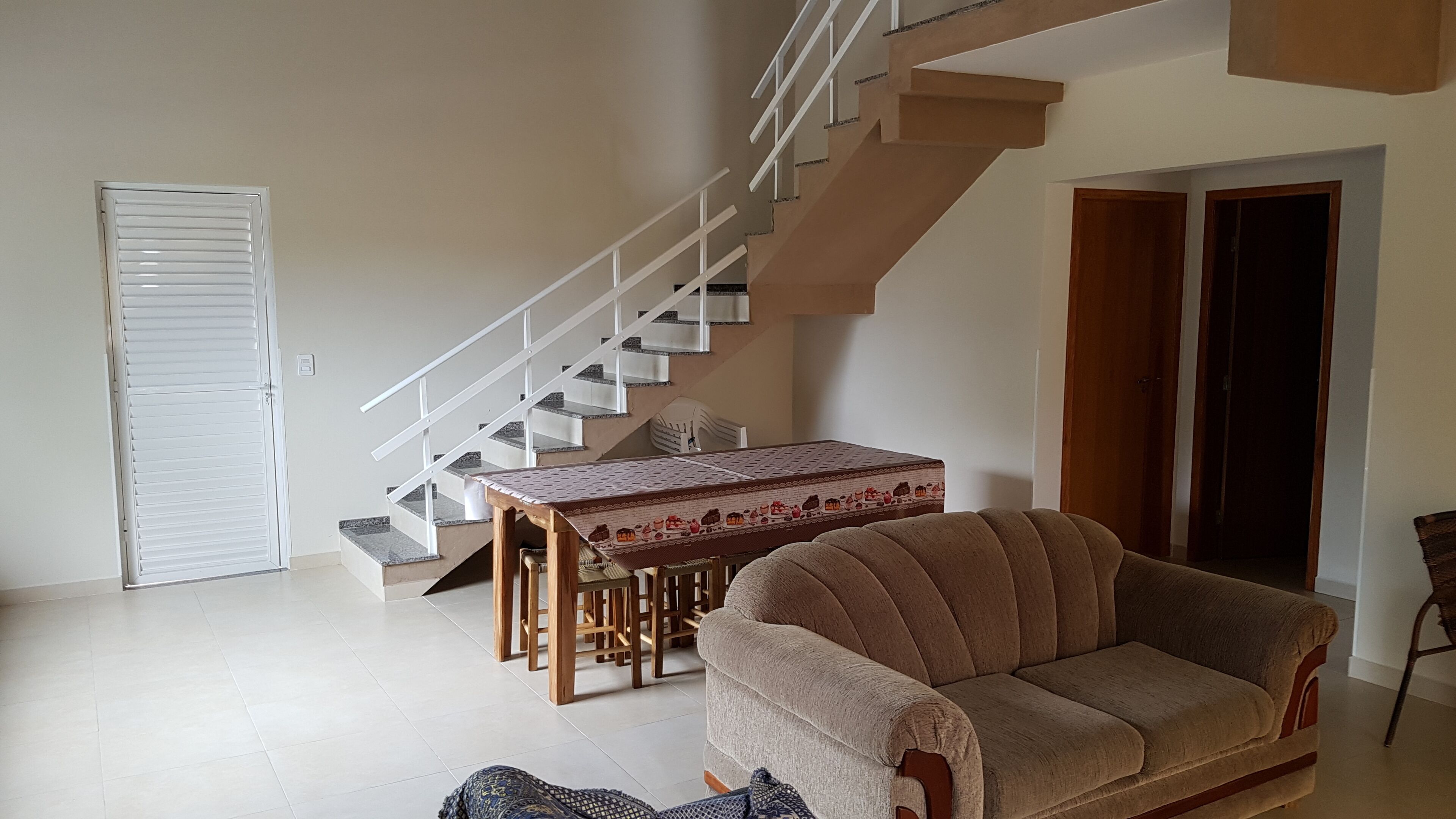 1 house with swimming pool for up to 14 people