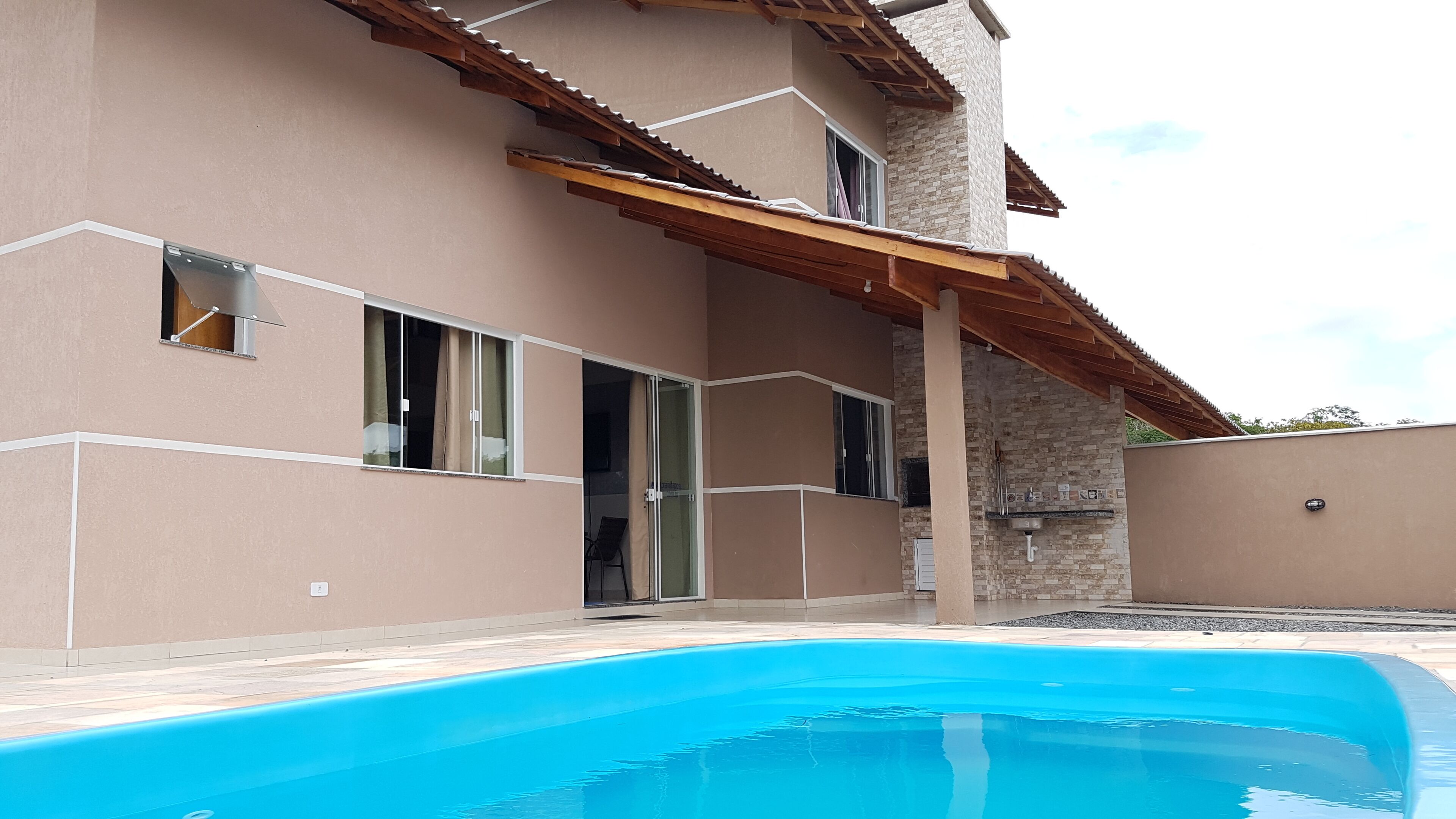 1 house with swimming pool for up to 14 people