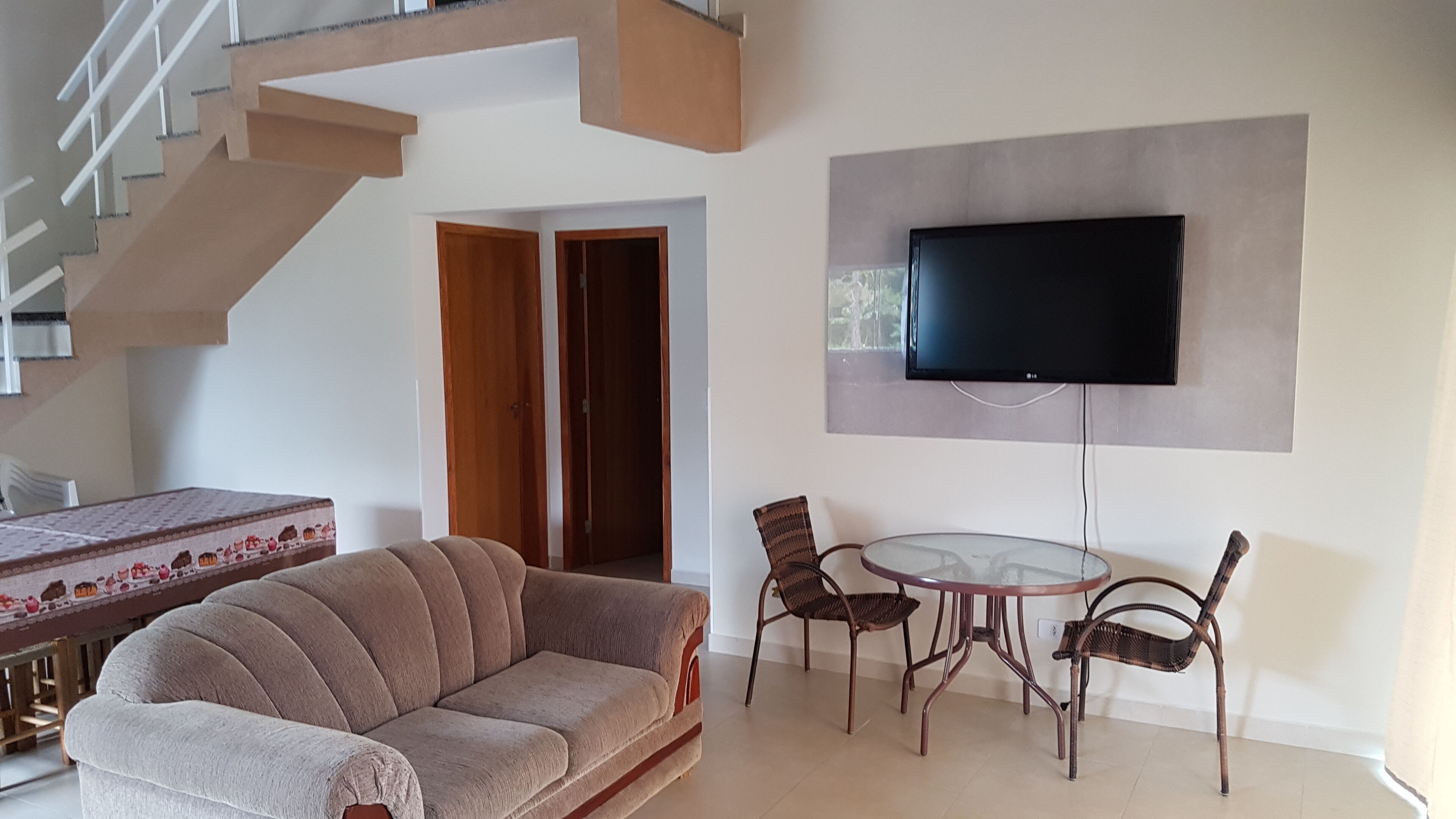 1 house with swimming pool for up to 14 people