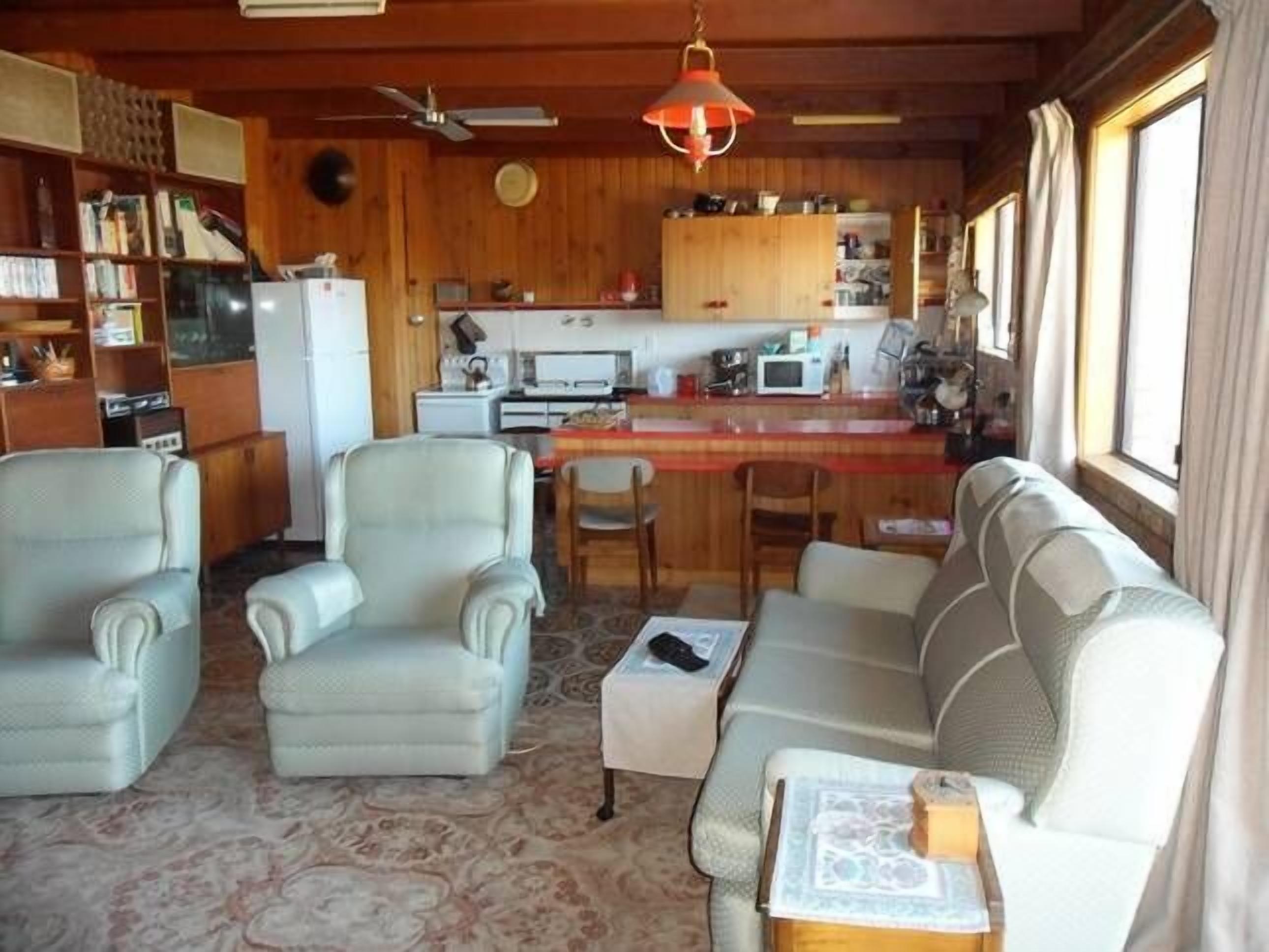 Pindari on Lake Eucumbene — image 4