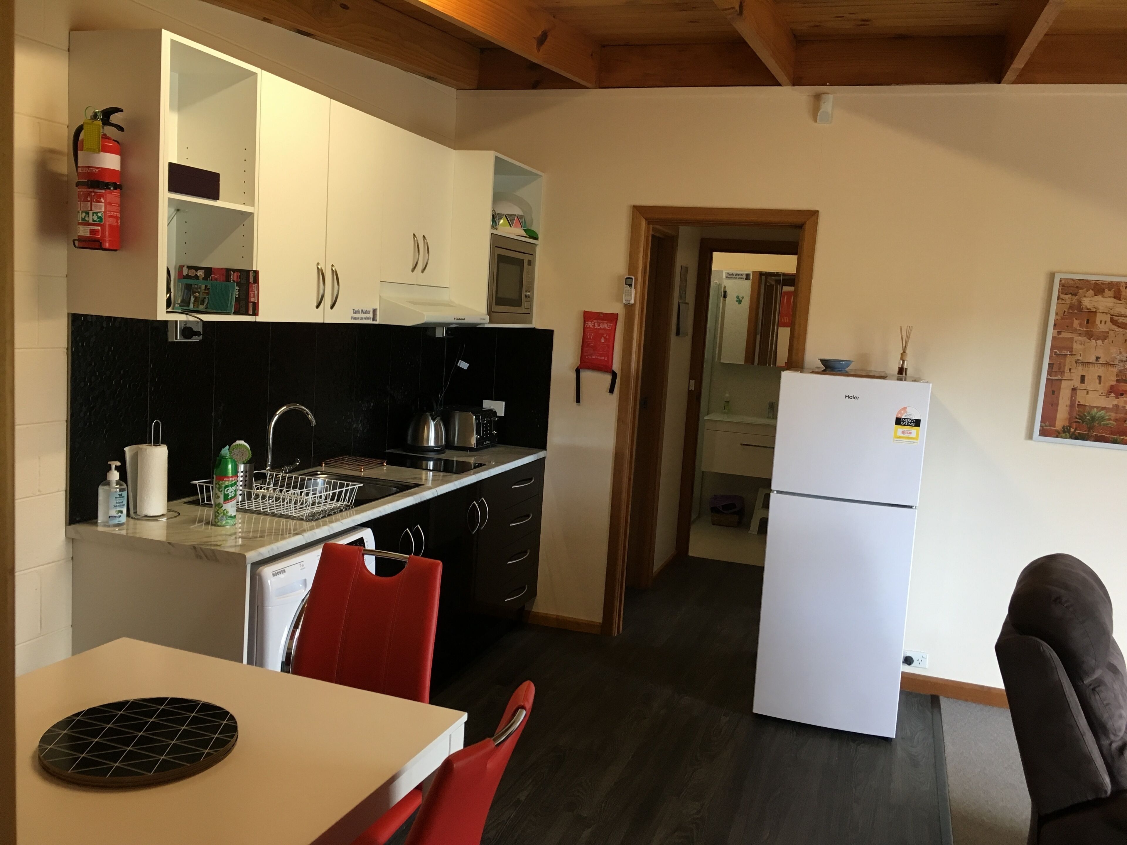 Peaceful beach retreat, close to cafe, bakery, bistro, shop & only 30 min Hobart