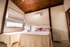 5 bedrooms, iron/ironing board, WiFi - Best location in Caraguá with pool - 5 bedrooms - Up to 20 people (Centro)