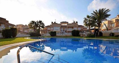 Acogedor piso en el segundo piso con piscina grande