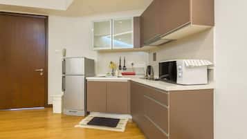 Fridge, microwave, stovetop, electric kettle
