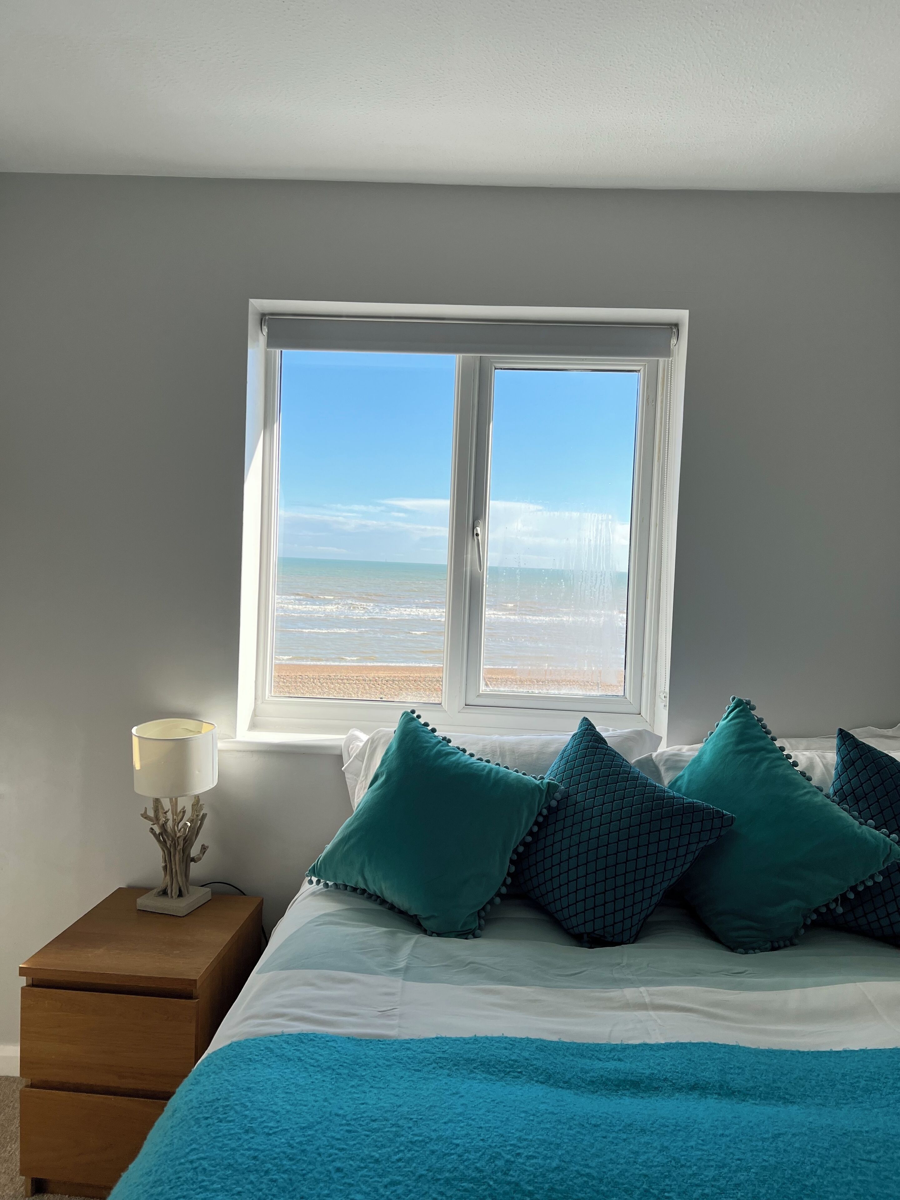 3 chambres, bureau, fer et planche à repasser, lit parapluie