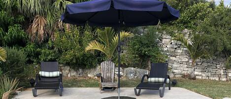 Piscina a l'aire lliure i gandules