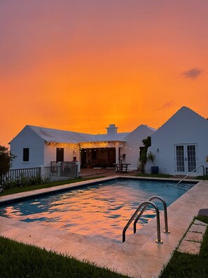 Outdoor pool, sun loungers