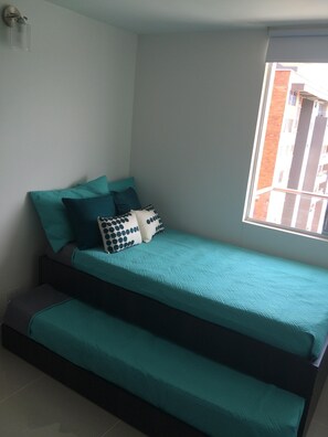 3 chambres, fer et planche à repasser, Wi-Fi, draps fournis