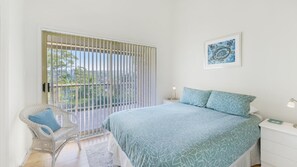 3 bedrooms, iron/ironing board, free WiFi, bed sheets - Sea Surprise - Views & Family (AVOCA BEACH)