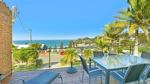 Outdoor dining - Sea Surprise - Views & Family (AVOCA BEACH)