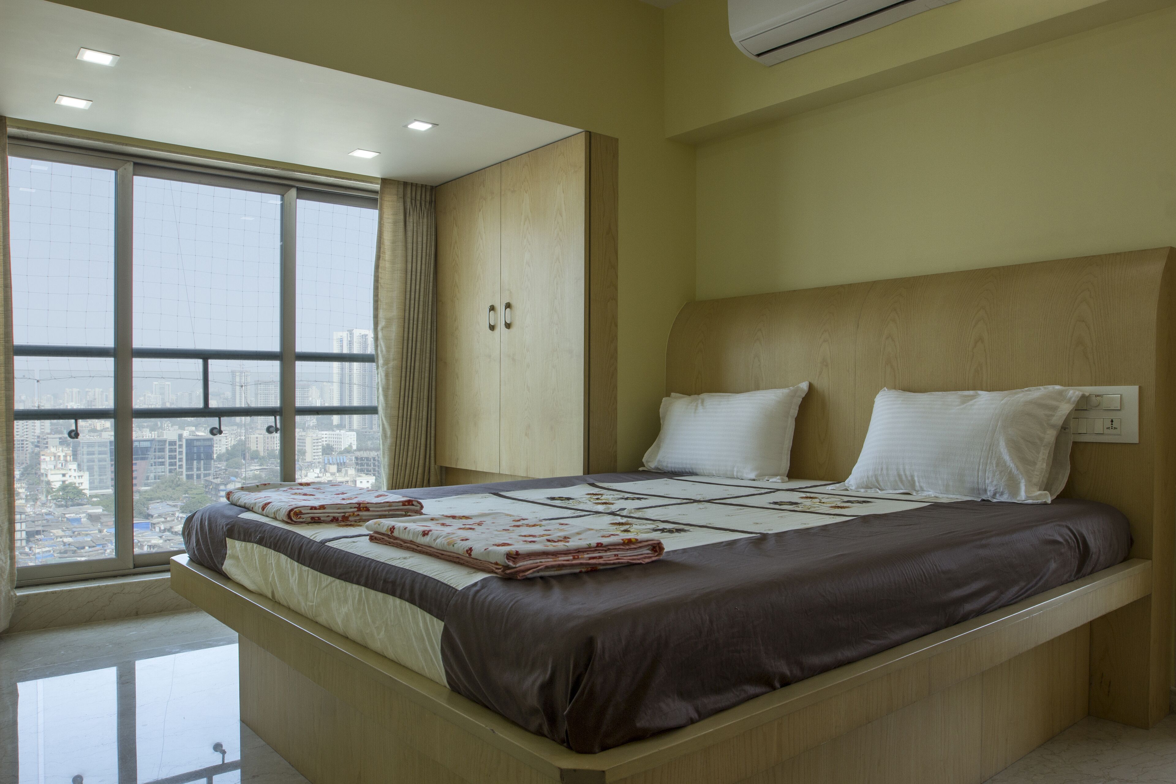 Spacious 3BHK 220 sq.m. Apartment in the Heart of Mumbai at Andheri West