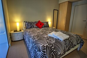 1 bedroom, desk, iron/ironing board, WiFi - Ocean View 1BR Private balcony OAKS PIER (Glenelg)