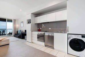 Fridge, microwave, oven, stovetop - Ocean View 1BR Private balcony OAKS PIER (Glenelg)