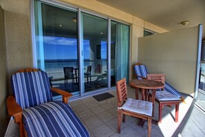 Outdoor dining - Ocean View 1BR Private balcony OAKS PIER (Glenelg)