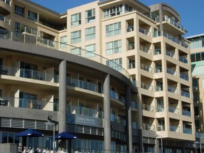 Exterior - Ocean View 1BR Private balcony OAKS PIER (Glenelg)